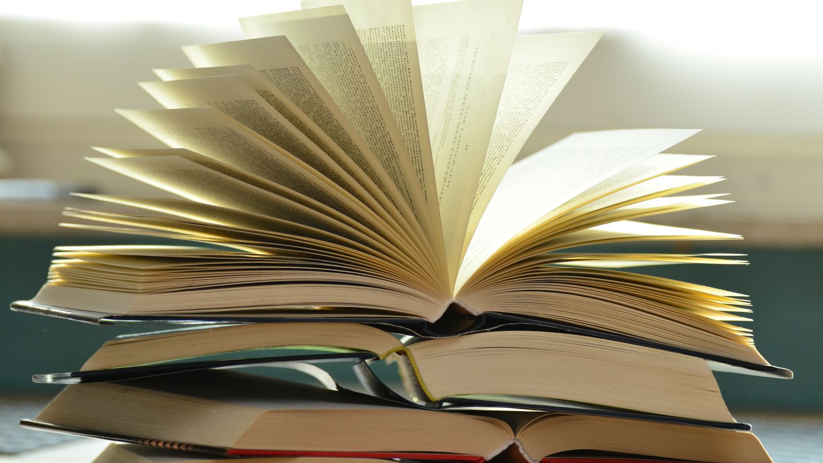 Aufgeschlagenes Buch